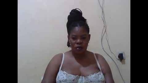 Snapshot of sexydove2 chatting on 01.16.26 EMILY online show from 01.16.26