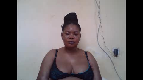 Snapshot of sexydove2 chatting on 01.18.26 EMILY online show from 01.18.26