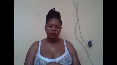 Snapshot of sexydove2 chatting on 01.19.26 EMILY online show from 01.19.26