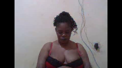 Snapshot of sexydove2 chatting on 02.15.26 EMILY online show from 02.15.26