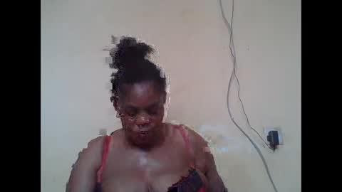 Snapshot of sexydove2 chatting on 02.27.26 EMILY online show from 02.27.26