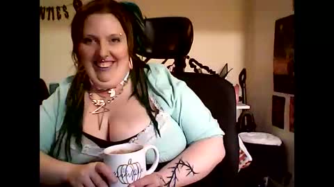 Snapshot of sexyemoprincess chatting on 11.24.25 Wouldntyouliketoknow online show from 11.24.25