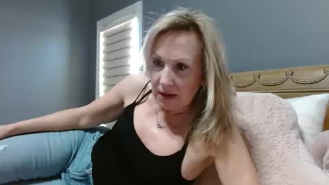 LisaisLuscious online show from 02.25.25