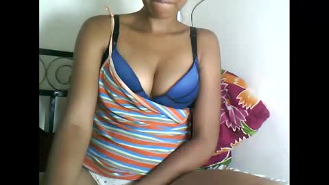 Snapshot of sexylarra12 chatting on 01.17.25 sexylarra12 online show from 01.17.25