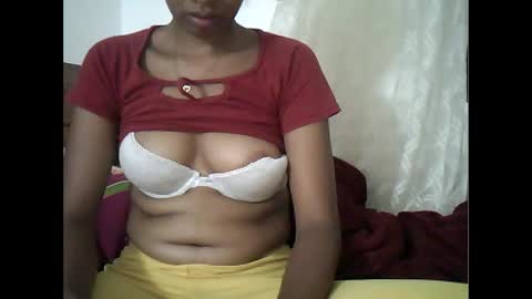 Snapshot of sexylarra12 chatting on 01.31.25 sexylarra12 online show from 01.31.25