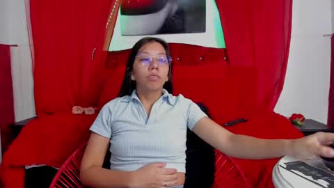 Snapshot of sexylaurita4u chatting on 02.06.25 laura online show from 02.06.25