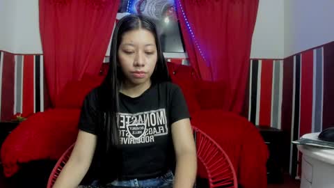 Snapshot of sexylaurita4u chatting on 02.18.25 laura online show from 02.18.25