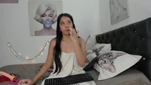 Snapshot of sexylaurita4u chatting on 02.20.25 laura online show from 02.20.25