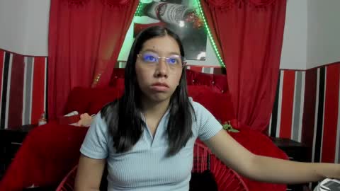 Snapshot of sexylaurita4u chatting on 03.10.25 laura online show from 03.10.25