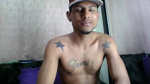 Snapshot of sexyleon69 chatting on 06.12.26 Sexy leon online show from 06.12.26