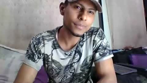 Snapshot of sexyleon69 chatting on 06.17.26 Sexy leon online show from 06.17.26