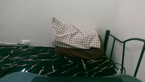 Snapshot of sexylove212002 chatting on 01.02.25 Lily online show from 01.02.25