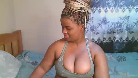 Snapshot of sexylucy33 chatting on 02.22.26 sexylucy33 online show from 02.22.26