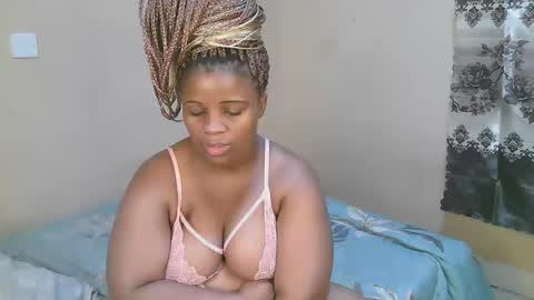 Snapshot of sexylucy33 chatting on 02.26.26 sexylucy33 online show from 02.26.26