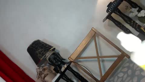 Queen Sofia online show from 12.25.24