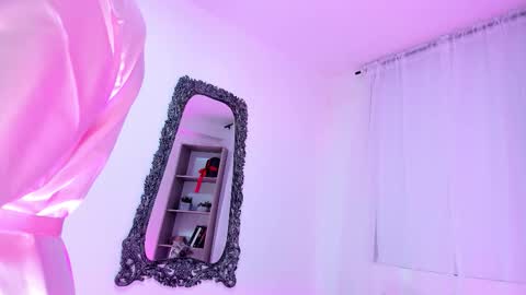 Snapshot of sexyly_fit chatting on 02.18.26 Alicia online show from 02.18.26