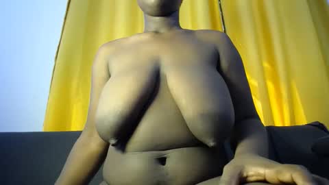 Snapshot of sexymelaninn chatting on 04.21.26 Sexy Melanin online show from 04.21.26