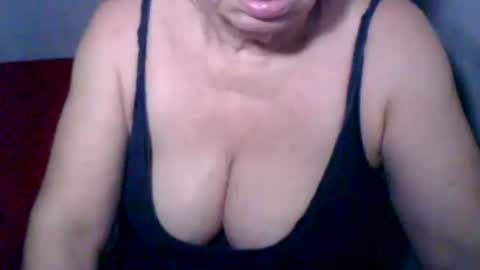 Snapshot of sexyoldwet chatting on 12.31.24 AnneSofia online show from 12.31.24