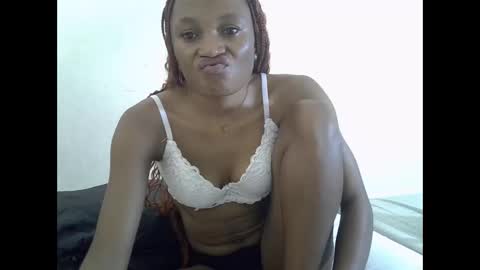 Snapshot of sexypetite4 chatting on 09.22.25 SHARON online show from 09.22.25