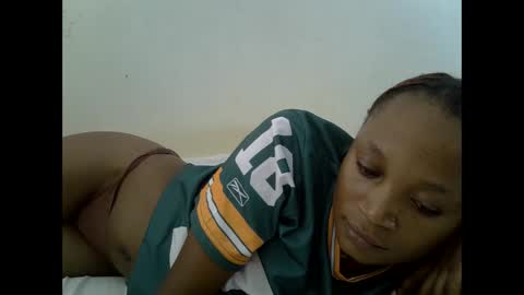 Snapshot of sexypetite4 chatting on 09.24.25 SHARON online show from 09.24.25