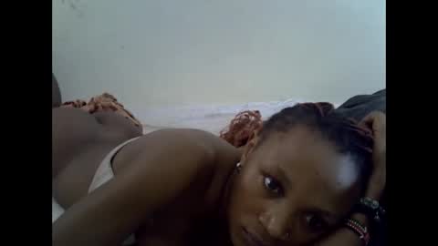 Snapshot of sexypetite4 chatting on 09.30.25 SHARON online show from 09.30.25