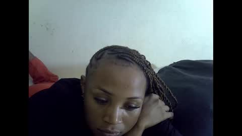 Snapshot of sexypetite4 chatting on 10.05.25 SHARON online show from 10.05.25
