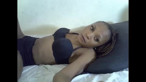 Snapshot of sexypetite4 chatting on 10.11.25 SHARON online show from 10.11.25