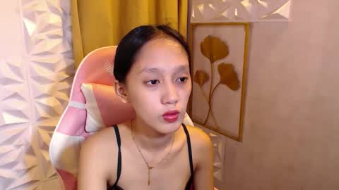 Snapshot of sexypinayirish chatting on 12.19.25 IRISH online show from 12.19.25