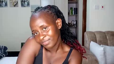 Snapshot of sexyreddebony chatting on 01.17.25 sexyreddebony online show from 01.17.25