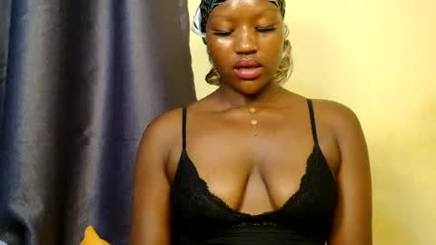 Snapshot of sexyroznnah chatting on 06.14.26 sexyroznnah online show from 06.14.26