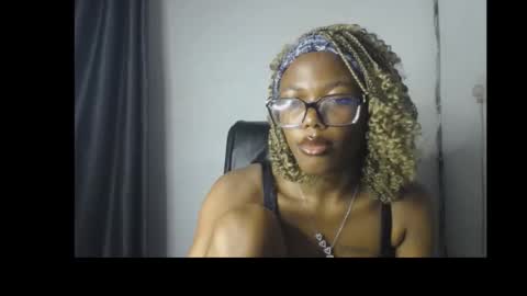 Snapshot of sexyslim_ebony chatting on 02.24.26 Darkskinned Rae online show from 02.24.26