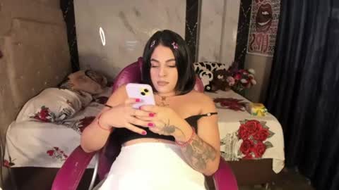 Snapshot of sexytattytz chatting on 06.19.26 tatiana online show from 06.19.26