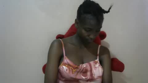 Snapshot of sexytinyy chatting on 04.12.26 maria online show from 04.12.26