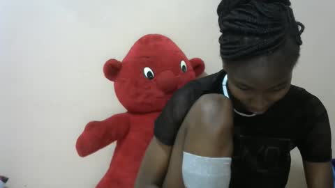 Snapshot of sexytinyy chatting on 05.13.26 maria online show from 05.13.26