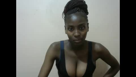 Snapshot of sexytinyy chatting on 05.17.26 maria online show from 05.17.26