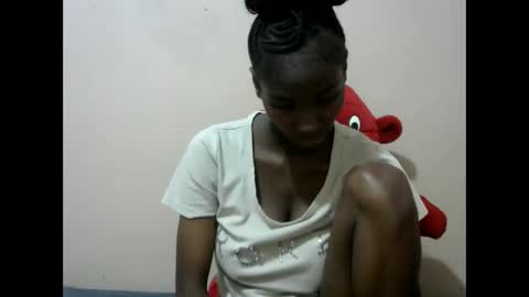 Snapshot of sexytinyy chatting on 05.21.26 maria online show from 05.21.26