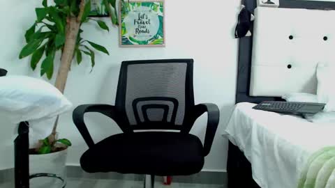 Snapshot of sexytommy_ chatting on 02.12.26 sexytommy_ online show from 02.12.26