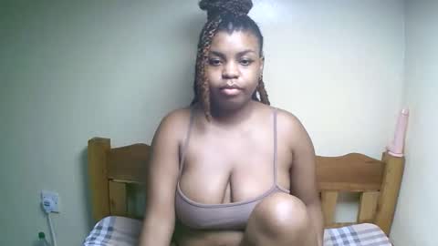 Snapshot of sexyyred_ chatting on 04.28.26 sexyyred_ online show from 04.28.26