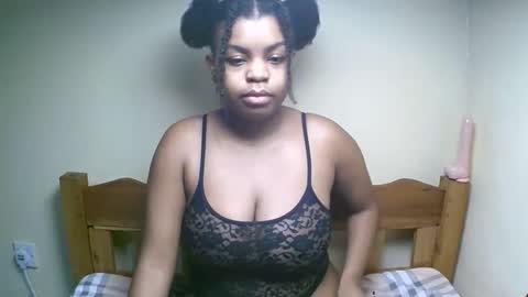 Snapshot of sexyyred_ chatting on 05.06.26 sexyyred_ online show from 05.06.26