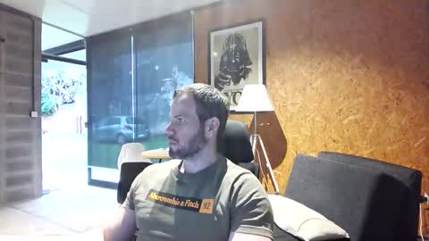 Snapshot of shad0w_hunter chatting on 09.11.25 shad0w_hunter online show from 09.11.25