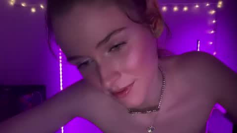 Snapshot of shadebabe chatting on 07.17.26 shadebabe online show from 07.17.26