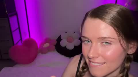 Snapshot of shadebabe chatting on 07.25.26 shadebabe online show from 07.25.26