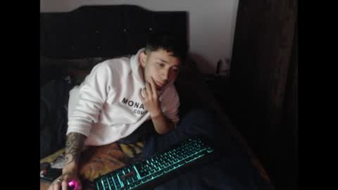 Snapshot of shadow_men_ chatting on 07.13.26 james online show from 07.13.26
