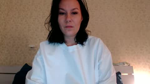Snapshot of shakeit_good chatting on 02.06.25 Mila online show from 02.06.25