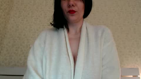 Snapshot of shakeit_good chatting on 02.26.25 Mila online show from 02.26.25