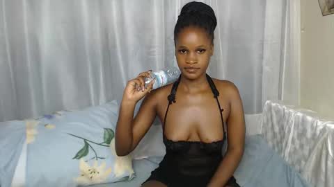 Snapshot of shaky396294 chatting on 10.13.25 shaky xxx online show from 10.13.25