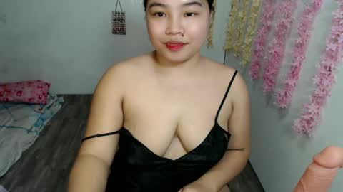 Snapshot of shamcysupsup chatting on 02.05.25 Shamcy online show from 02.05.25
