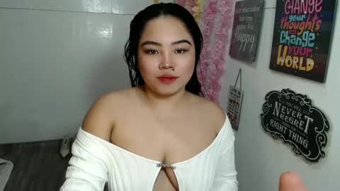 Snapshot of shamcysupsup chatting on 02.15.25 Shamcy online show from 02.15.25