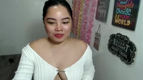 Snapshot of shamcysupsup chatting on 02.15.25 Shamcy online show from 02.15.25