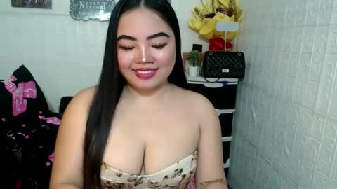 Snapshot of shamcysupsup chatting on 10.20.25 Shamcy online show from 10.20.25
